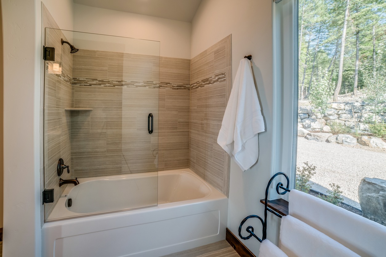 Shower & Tub Repair in Hutton